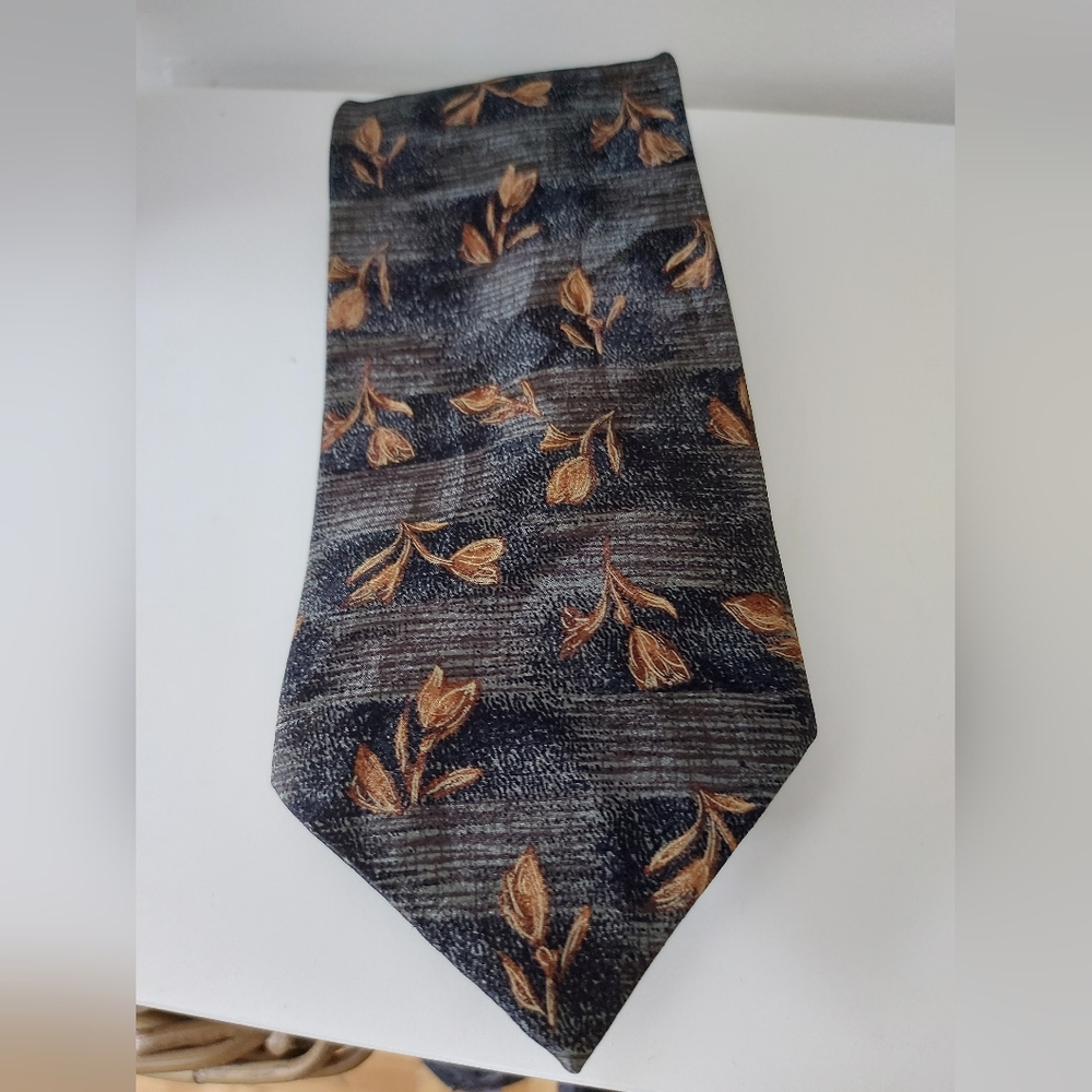 5/15$ Vogue Italia tie